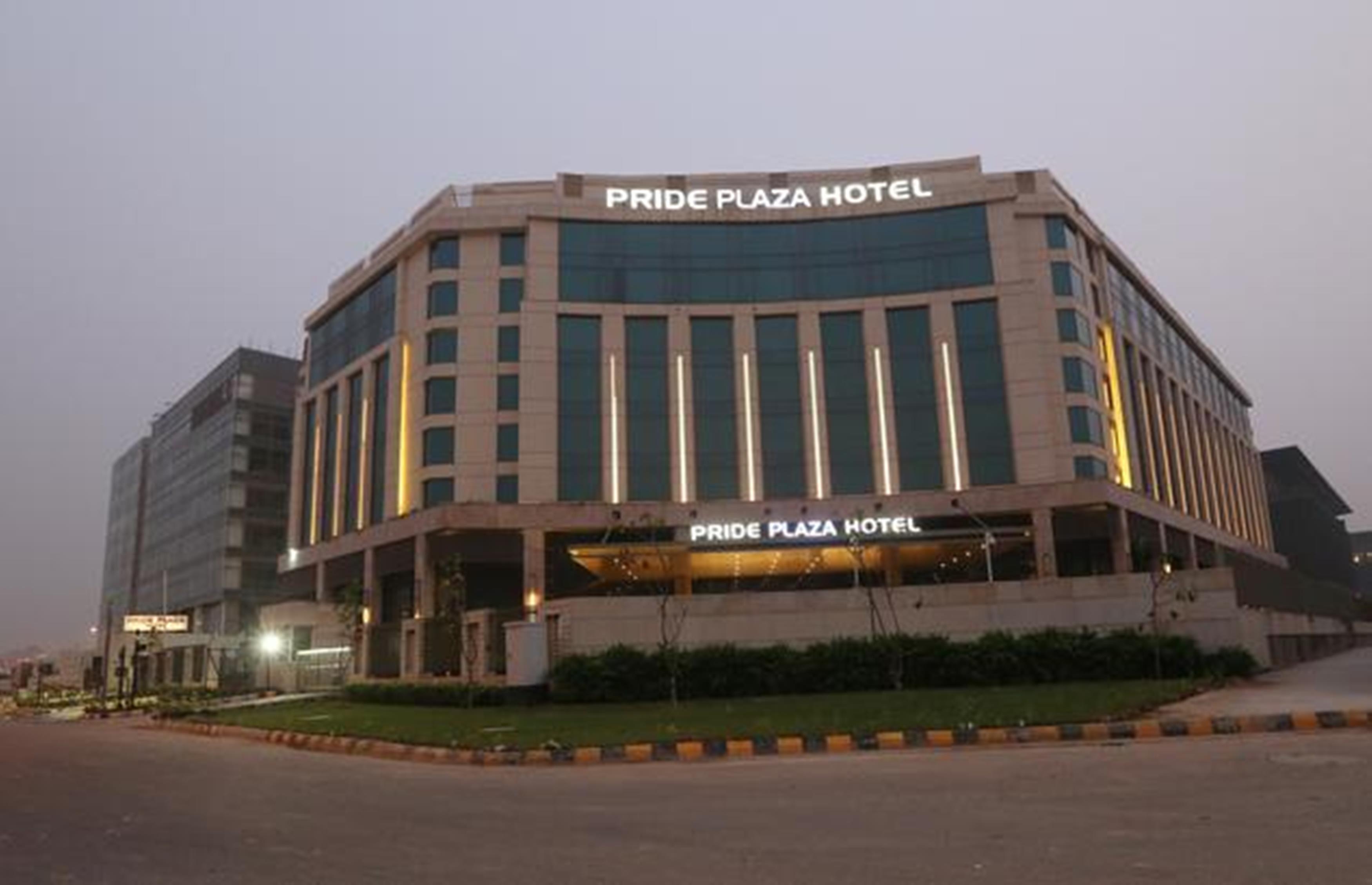 Pride Plaza Hotel, Aerocity Nova Deli Exterior foto